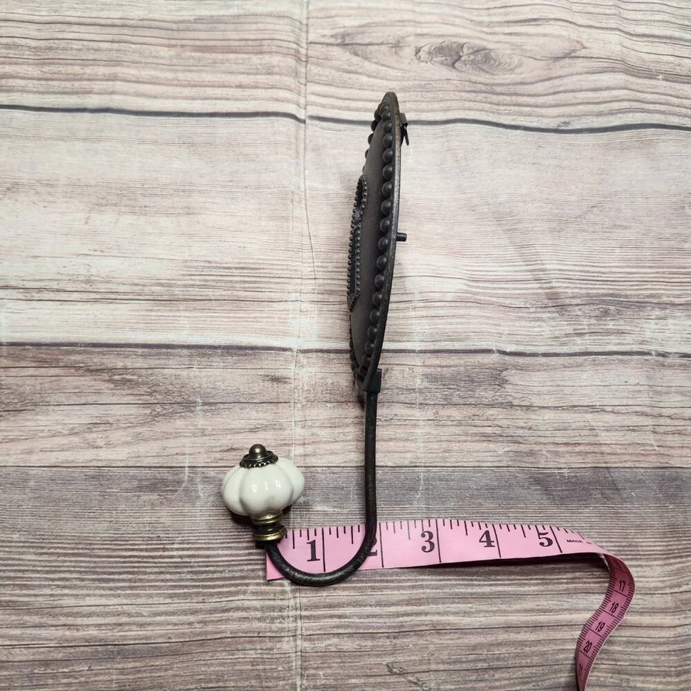 Vintage Style Ornate Cast Iron Key Hole Wall Coat & Hat Hook